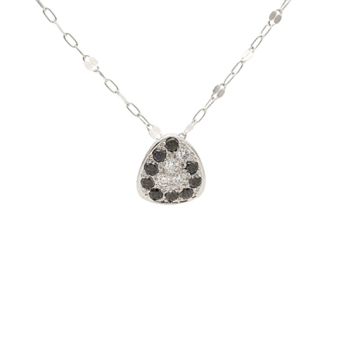 Colgante con diamantes blancos y negros - 1054 Colgante con cadena de forma triangular, realizado en oro blanco con nueve diaman