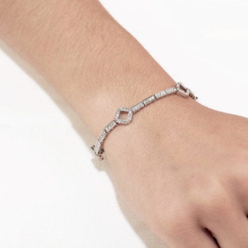 Pulsera semirígida de oro blanco y diamantes - 1210 Pulsera realizada en oro blanco de 18k con pequeñas piezas rectangulares enl