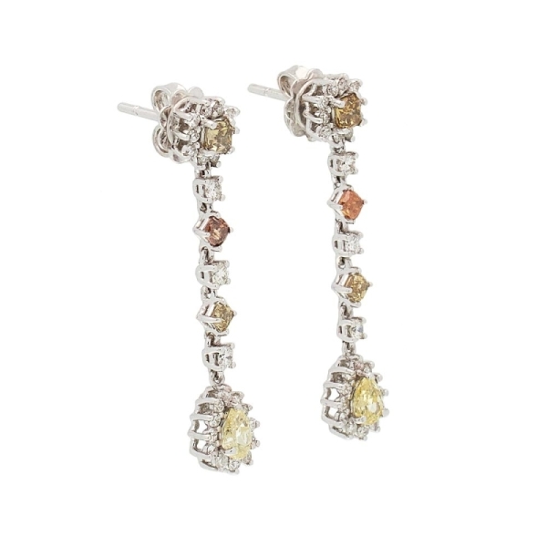 Pendientes largos de oro blanco con diamantes bicolor Pendientes largos realizados en oro blanco de 18k con diamantes blancos y 
