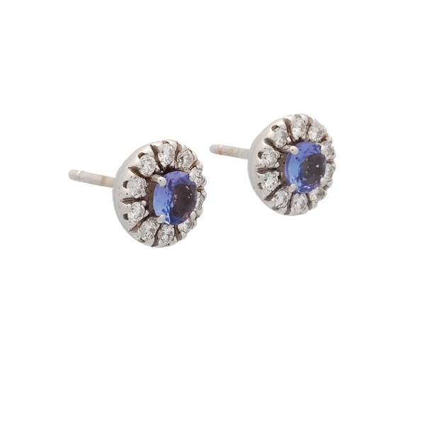 Pendientes redondos de tanzanitas y diamantes Pendientes de oro blanco de forma redonda con una tanzanita central y diamantes en Pendientes redondos de tanzanitas y diamantes Pendientes de oro blanco de forma redonda con una tanzanita central y diamantes en