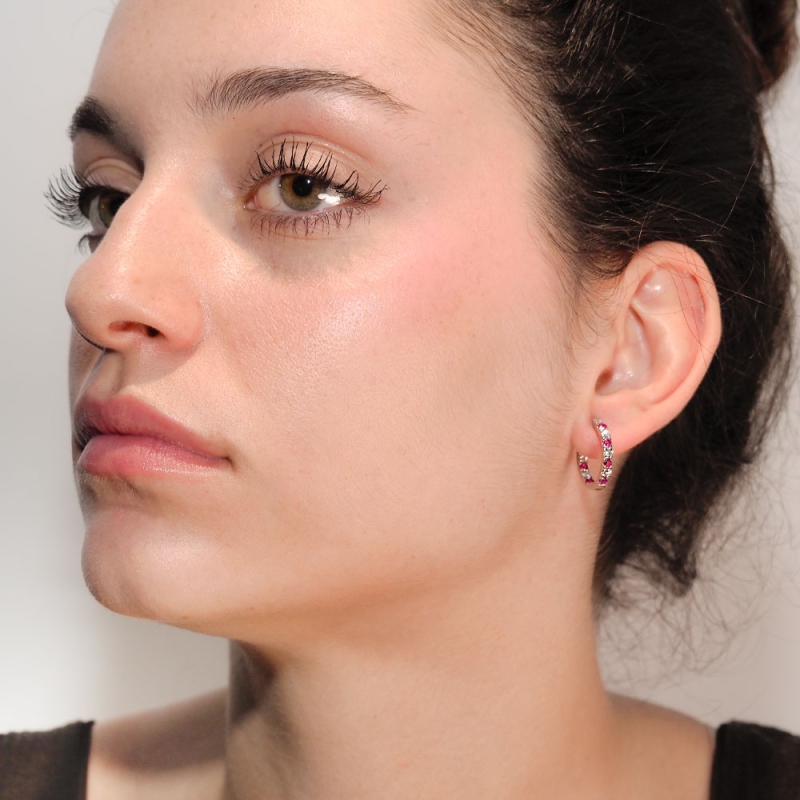 Pendientes criollas en oro blanco con brillantes y rubíes Pendientes de aro realizados en oro blanco de 18k con diamantes y rubí 2