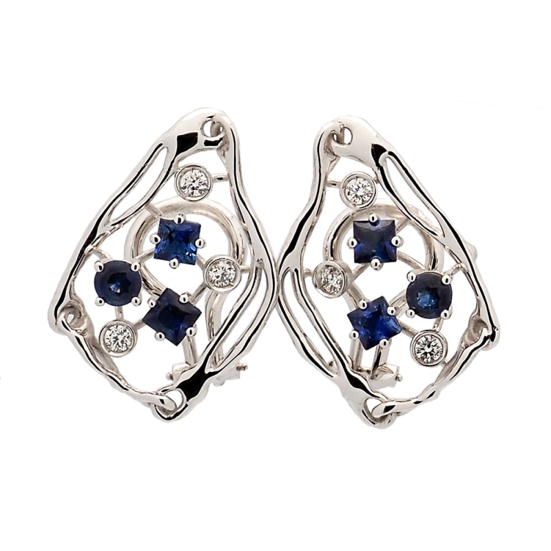 Pendientes de oro blanco con zafiros y brillantes Pendientes en oro blanco con diseño orgánico y elegante, engastados con 6 zafi