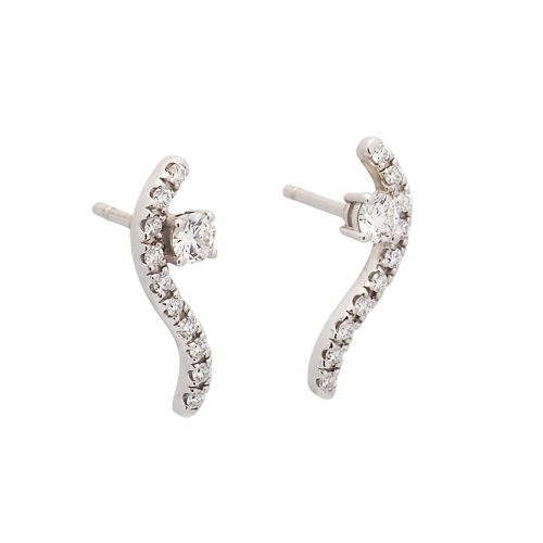 Pendientes trepadores de oro blanco y brillantes Pendientes trepadores en oro blanco con diseño ondulado y moderno, engastados c