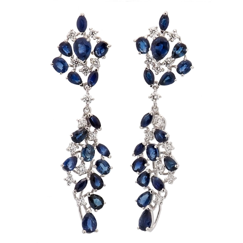 Pendientes oro blanco largos Pendientes largos en oro blanco con un diseño floral elegante, engastados con 34 zafiros (5.80 ct) 