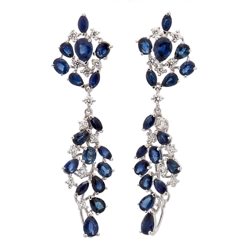 Pendientes oro blanco largos Pendientes largos en oro blanco con un diseño floral elegante, engastados con 34 zafiros (5.80 ct) 