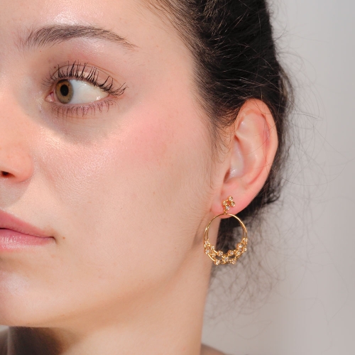 Pendientes de oro blanco con brillantes en forma de luna Pendientes en oro amarillo con forma de luna, decorados con 34 brillant