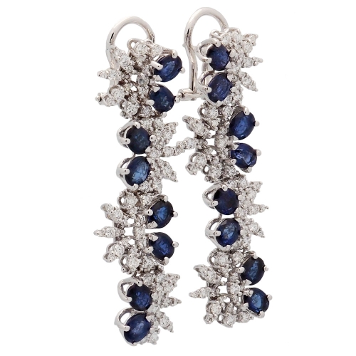 Pendientes de oro blanco largos con zafiros y brillantes Pendientes largos en oro blanco con un diseño deslumbrante en forma de 