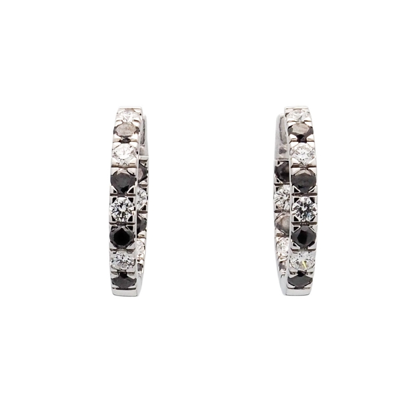 Pendientes criollas de oro blanco con brillantes negros y blancos Criollas en oro blanco engastadas con 14 brillantes negros (0.