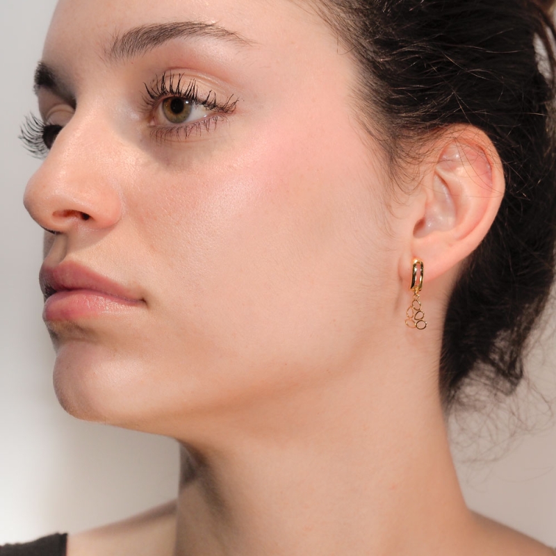 Pendientes de oro amarillo con colgantes en forma de hojas Pendientes oro amarillo medio aro con motivos colgantes en forma de h 2