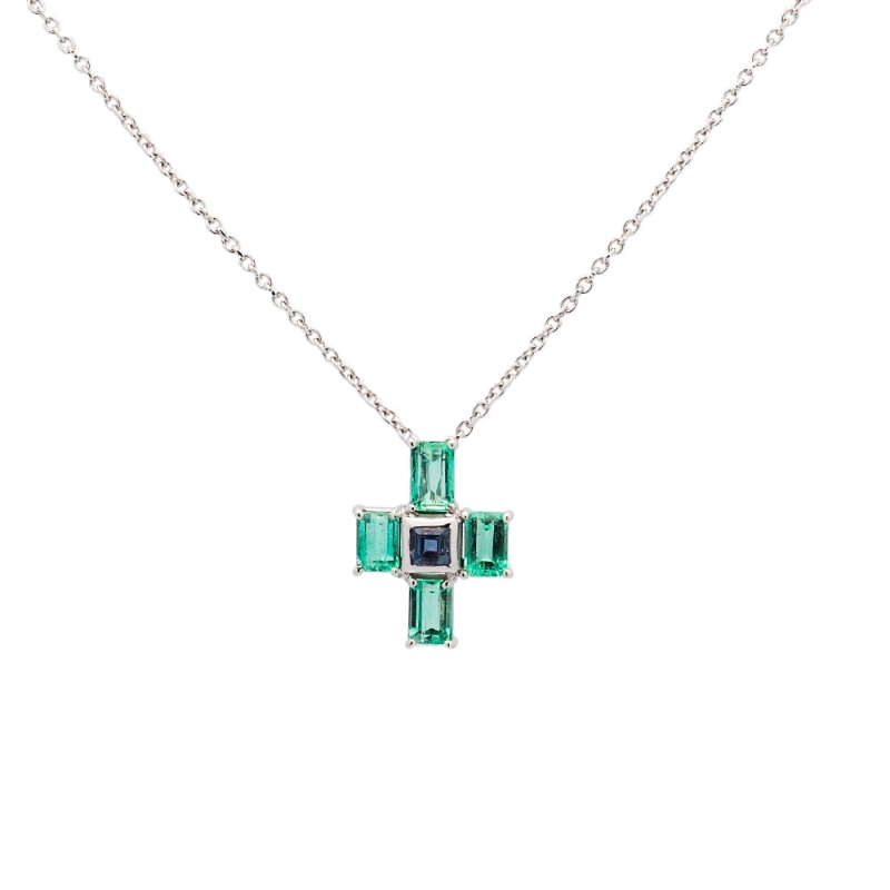 Colgante en forma de cruz con esmeraldas y zafiro Colgante en forma de cruz con 4 esmeraldas (1,20 ct) y 1 zafiro central (0,22