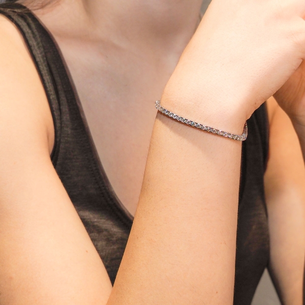 Pulsera Riviere de oro blanco y diamantes Pulsera riviere en oro blanco con 57 brillantes, peso total de 4,88 quilates. Pulsera Riviere de oro blanco y diamantes Pulsera riviere en oro blanco con 57 brillantes, peso total de 4,88 quilates.