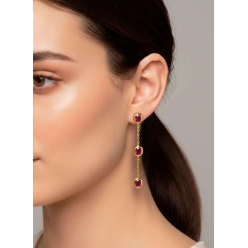 Pendientes de oro amarillo largos con cadena Colección DIVINA Pendientes largos elaborados en oro amarillo, compuestos por una d